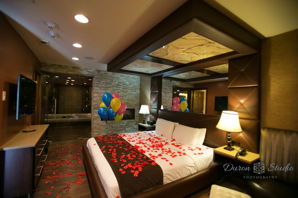 Hotel Room Decoration Packages for Luxury Chicago Suites